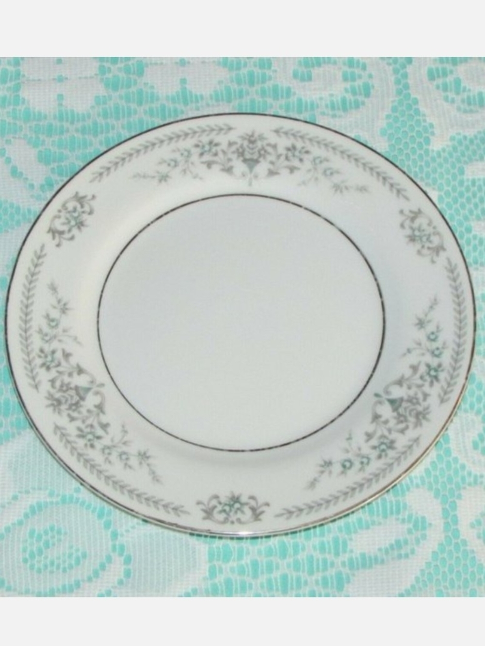 Banbury Inn Fine China Bread/Cake Plate Vintage Floral Dish 6 1/4" Cottagecore